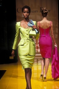 768959143_ChristianDior1995HauteCouture12.thumb.jpg.3495f3c695138f9597ae1a8340117f83.jpg