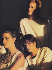 81026860_VOGUEUSFeb198402.thumb.jpg.2923bcdea027ff5f0d652c5de325e327.jpg