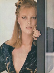 81070906_VOGUEUSSept197911.thumb.jpg.8fa7ebe54fb9c3d2d214c756326db29e.jpg