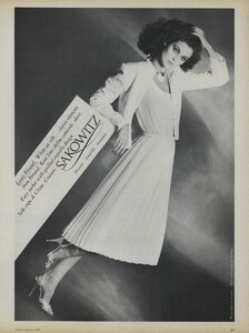 817461725_VOGUEUSFeb198101.thumb.jpg.536aee1e7f27dab978fd862d3581594c.jpg