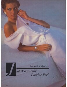 84690530_VOGUEUSJan198001.thumb.jpg.5dd7db84e02b4d6bdb186b5d130e01cb.jpg