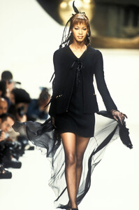 847763444_Chanel1994HauteCouture94.thumb.jpg.6be6ebb40436ec920a898fa8b7ab79e8.jpg