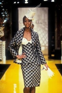 853386456_ChristianDior1995HauteCouture42.thumb.jpg.7b66e17e303a3859a4162255c67b29a6.jpg