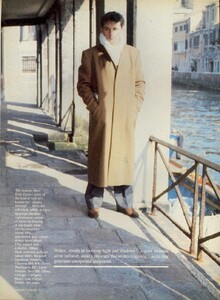 90818436_USVogueOctober1983InVenice...DressingWeatherOrNotDeborahTurbeville5.thumb.jpg.915a51d04a60d689cbba75ab85490129.jpg