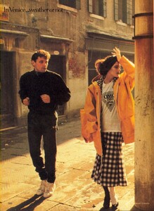 937919819_USVogueOctober1983InVenice...DressingWeatherOrNotDeborahTurbeville6.thumb.jpg.5b52a8ce272b753c4cd96626013ebb9d.jpg