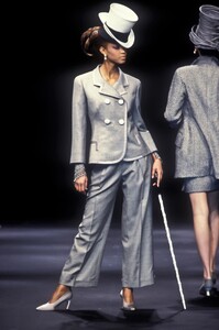 993217932_ChristianDior1994HauteCouture53.thumb.jpg.db3a0dc836d3875a4b6dfe9727ffe9b8.jpg