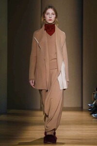 Agnona-RTW-FW17-Milan-9496-1488037641.thumb.jpg.36fd30c3a497ed1c626eabd9846b0df7.jpg