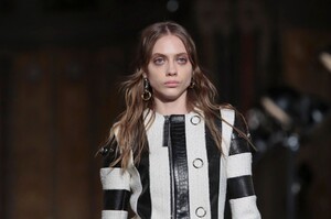 Alexander-Wang-Ready-To-Wear-Fall-Winter-2016-New-York-3714-1455402578.thumb.jpg.08ac9114edbd156e387bd660bac89024.jpg