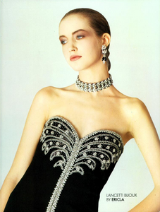 Bailey_Lancetti_Fall_Winter_1984_85_02.thumb.png.0ac4b2b7d8685d85f2b58ee89b38b8e2.png