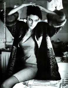 Barbieri_Vogue_Italia_November_1985_05.thumb.png.cf24351a9f1ae8e950d03373d8ce1c57.png