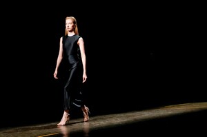 Boss-Women--RTW-FW18-New-York-8830-1518541949.thumb.jpg.0099d4acd7812cc01ecb21d7cf3d1b09.jpg