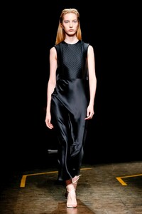 Boss-Women-RTW-FW18-New-York-8834-1518541953.thumb.jpg.25e1855c9f4483b12db2af5a4c9b6b74.jpg