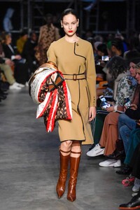 Burberry-RTW-FW19-London-0950-1550427684.thumb.jpg.7cc0d9788c1a8ca8d9f67559f5afc4dd.jpg