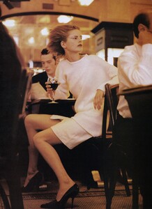 Cafe_Meisel_US_Vogue_October_1997_05.thumb.jpg.aa5912ee523db95a5567543a7a8960ab.jpg
