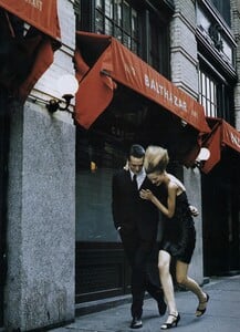 Cafe_Meisel_US_Vogue_October_1997_14.thumb.jpg.77bdc16d3b577e1a8a61a116da9ea4be.jpg