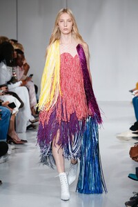 Calvin-Klein-RTW-SS18-New-York-111710-1504838505.thumb.jpg.746db86a06be942fb55df53d37db130d.jpg
