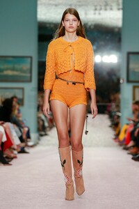Carolina_Herrera_-Collection-RTW-SS19-New-York-7618-1536589930.thumb.jpg.b9145ba360ea0cdeeef5895782084c1d.jpg