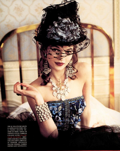 Charme_Hanson_Vogue_Italia_September_1992_02.thumb.png.cad46b9d307c438e42edaba3b244dedd.png