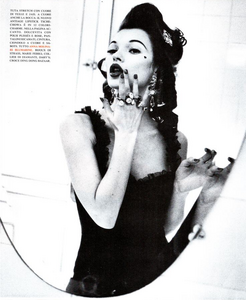 Charme_Hanson_Vogue_Italia_September_1992_03.thumb.png.68263aa41f16ebd1f0e69cf2d105bb62.png