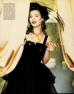Charme_Hanson_Vogue_Italia_September_1992_08.thumb.png.b02175dfcf283f0290e48e3aab775084.png