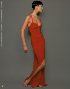 Chin_Valentino_Spring_Summer_1993_08.thumb.png.c58eeb44e40742be0aee331a7ba54c28.png