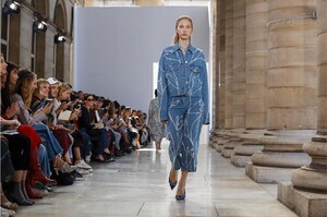 Christian-Wijnants-RTW-SS18-Paris-5856-1506693900.thumb.jpg.76195e8133baf1ff96bb7d973b5f9607.jpg
