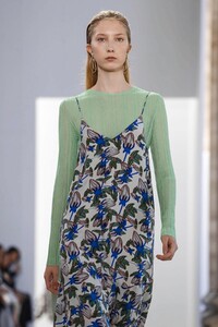 Christian-Wijnants-RTW-SS18-Paris-5948-1506694123.thumb.jpg.3aea8a62e4481df53164d5294d3ba93e.jpg