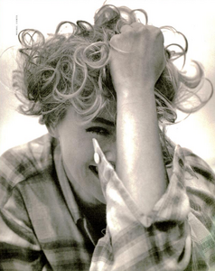 Comte_Vogue_Italia_September_1992_04.thumb.png.bccb7c6ba80a15af8c8c65e6c56afd52.png