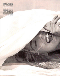 Comte_Vogue_Italia_September_1992_05.thumb.png.b1d66277e241c94681215205afe618d4.png