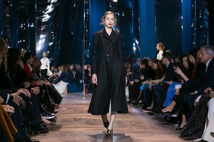 Dior-Couture-Spring-Summer-2016-Paris-5119-1453737780.thumb.jpg.d9cacca136eb6d1686d6d4e8182a7555.jpg