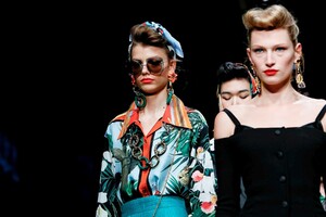 Dolce-Gabbana-RTW-SS20-Milan-7885-1569162986.thumb.jpg.abc232219a03a89673d758045753fbd2.jpg