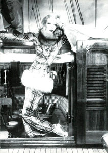 Donne_Vogue_Italia_December_1982_06.thumb.png.7c81251ca5ec2b4943dbb6fd762f1c06.png
