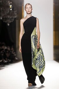 Dries-Van-Noten-RTW-SS18-Paris-0510-1506526632.thumb.jpg.72e38727b9470fd68ab77488825eafc2.jpg