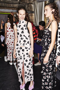 EUR_7501SonnyphotosProenzaSchouler.thumb.jpg.0d3fe624bbdc85b4e4b1c640c392c02d.jpg