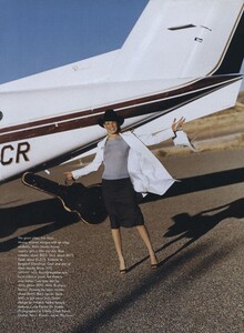 Elgort_US_Vogue_February_1998_20.thumb.jpg.2c4b73fdf60e0d11944e36038809c425.jpg