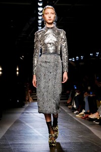 Erdem-RTW-SS18-London-0090-1505733575.thumb.jpg.ad2dff63bbf99a4c9d8fd5114ed8f895.jpg