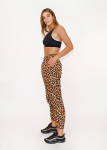 FW20D2AUBTrackPant-6062.thumb.jpg.5a75f694c6d9f018f3a79765cbbe010d.jpg