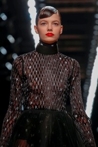 Fendi-RTW-FW19-Milan-0889-1550750508.thumb.jpg.e6dd717edaf7be7c39b7a0206f94f2ae.jpg