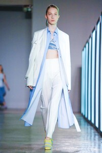 Gabriele-Colangelo-RTW-SS18-Milan-4299-1506164498.thumb.jpg.2f48ef38d26b75612d0333b1048dda5a.jpg