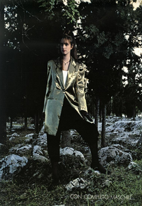 Hiro_Vogue_Italia_December_1982_06.thumb.png.4b529235e571588fe2a2fbf6f63400ae.png