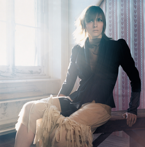 Janson_UK_Vogue_June_2001_07.thumb.png.cbb1ac04517a5cbdfb550e9556f2e65f.png