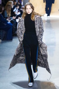 Lacoste-Ready-To-Wear-Fall-Winter-2016-New-York-1091-1455380730.thumb.jpg.970957bb82a50a9e0e42c9c3af97e315.jpg