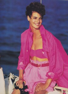 Lindbergh_US_Vogue_December_1988_12.thumb.jpg.2d790659afbdbec06dd5431a69c36294.jpg