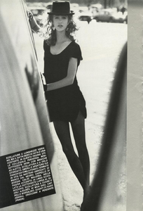 Lindbergh_Vogue_Italia_December_1982_07.thumb.png.1a27f6a76577256e58730b2ecf74cf11.png