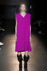 Lutz-Huelle-RTW-SS17-Paris-5612-1475261950.thumb.jpg.c76360b9c74911e0a9a043f493f9137d.jpg
