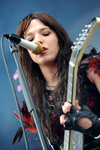 Lzzy-Hale-halestorm-36834458-333-500.jpg