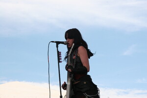 Lzzy-Hale-halestorm-36834463-2544-1696.jpg