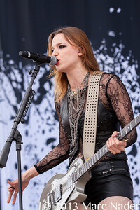 Lzzy-Hale-halestorm-38366196-467-700.jpg