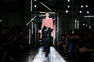MSGM-Ready-To-Wear-Fall-Winter-2016-Milan-8030-1456673661.thumb.jpg.01344e7a84eef3a97c5fefc604d7978d.jpg