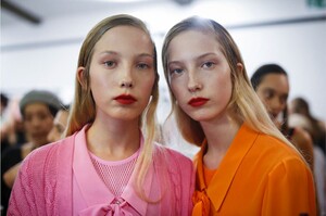 Marco-de-Vincenzo-RTW-SS18-Milan-3669-1506100446.thumb.jpg.bbb001a2048d2a11de5bebafeb7ec187.jpg